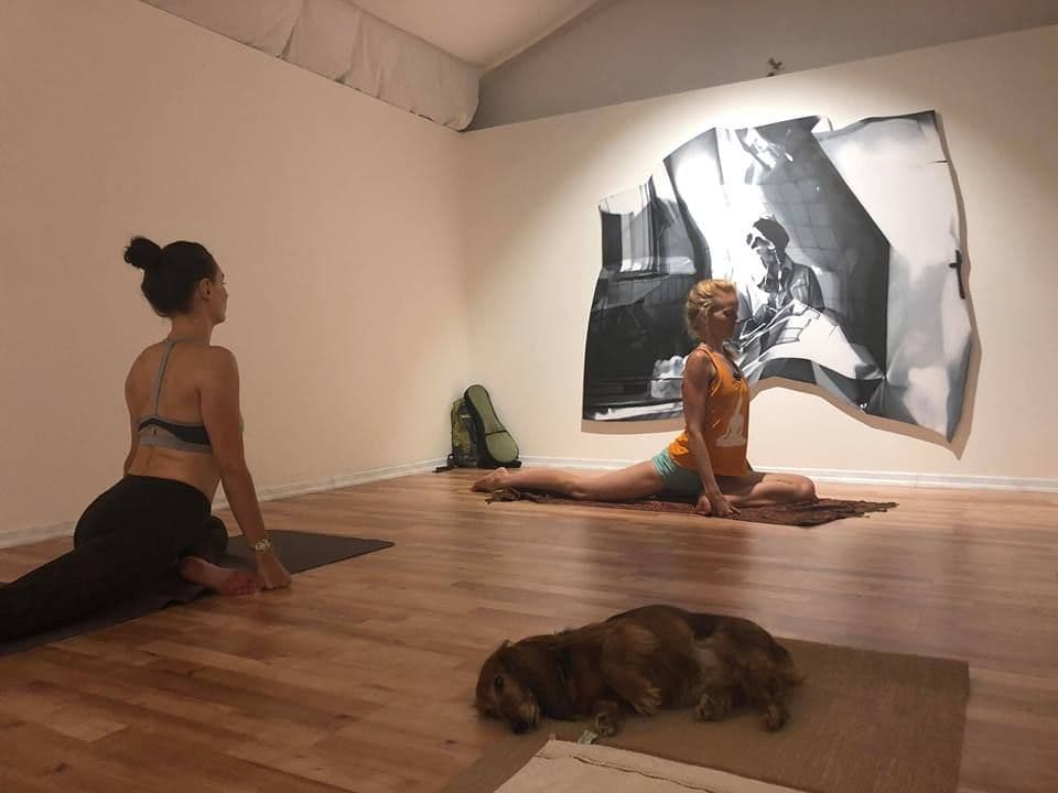 Joga v DOT. Gallery s Evkou Sakálovou - 28.8.2018